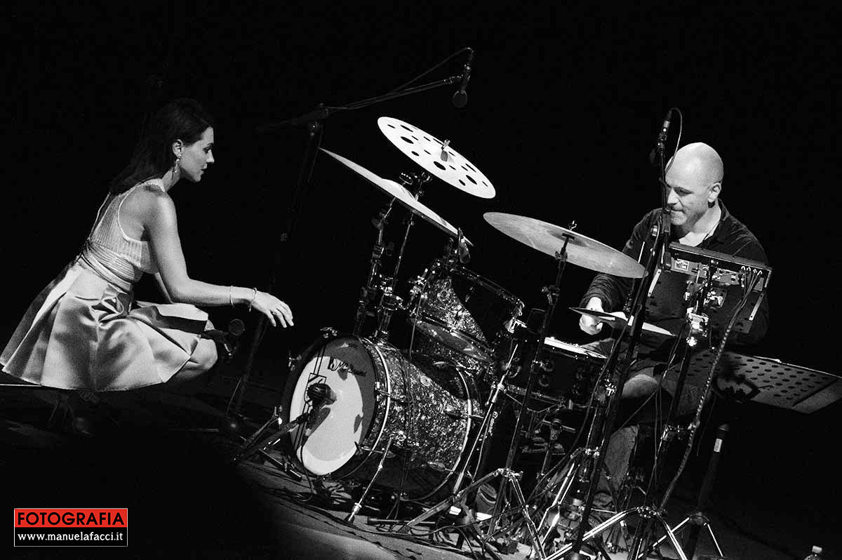simona-molinari-02-fabio-colella-jazz-batterista
