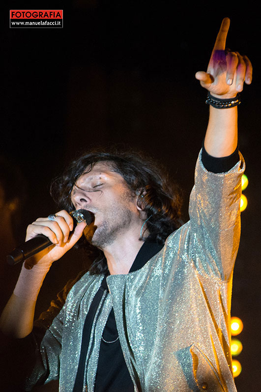 ermal-meta-non-abbiamo-armi-tour-2018-08