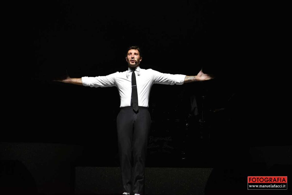 stefano-de-martino-meglio-stasera-tour-2025-01