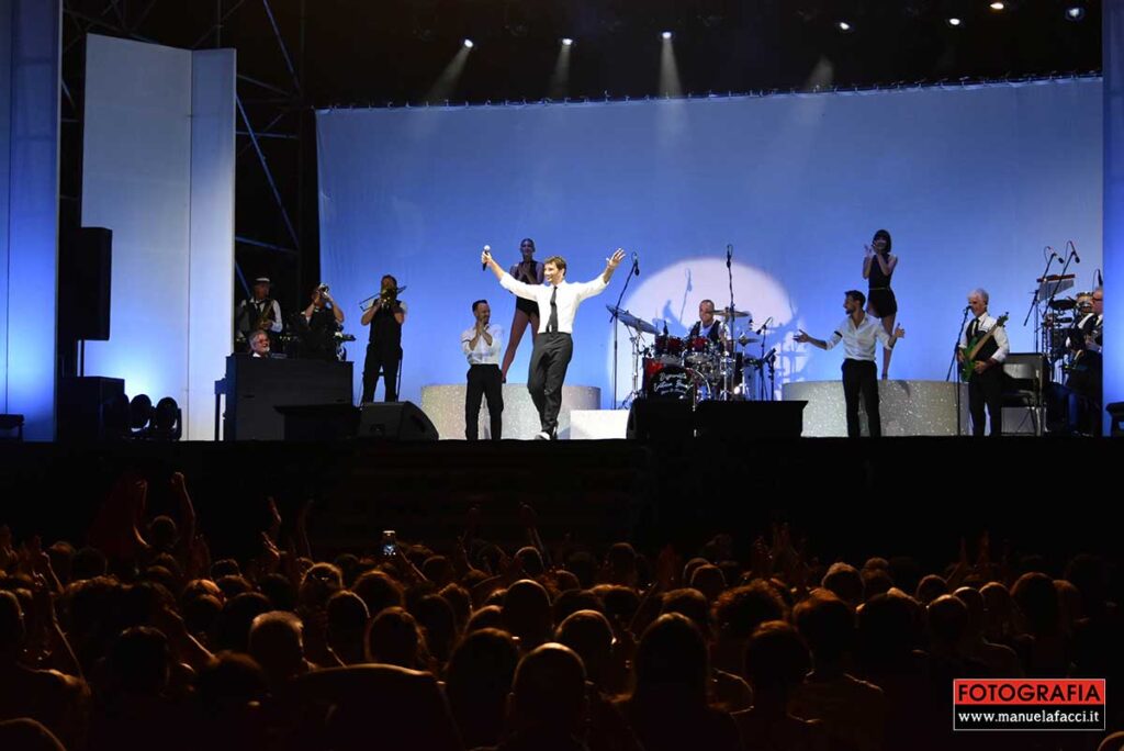 stefano-de-martino-meglio-stasera-tour-2025-023