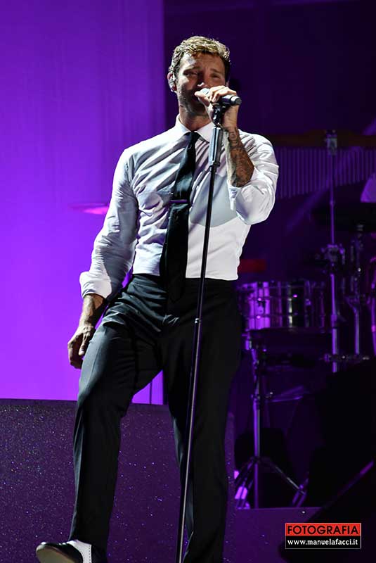 stefano-de-martino-meglio-stasera-tour-2025-03
